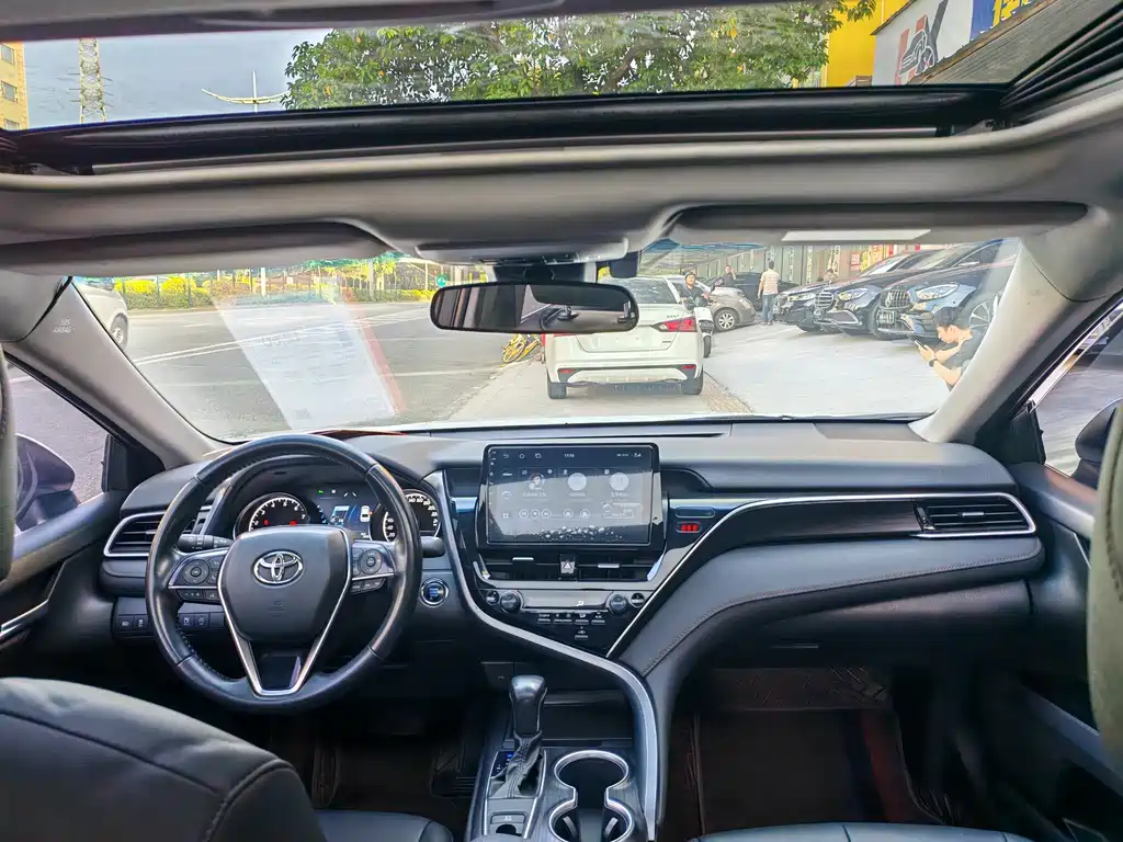 Toyota Camry 2022 — фото 4