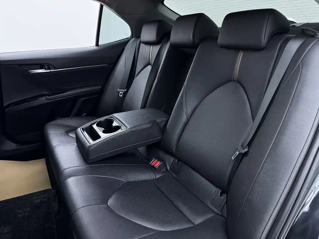 Toyota Camry 2021 — фото 14