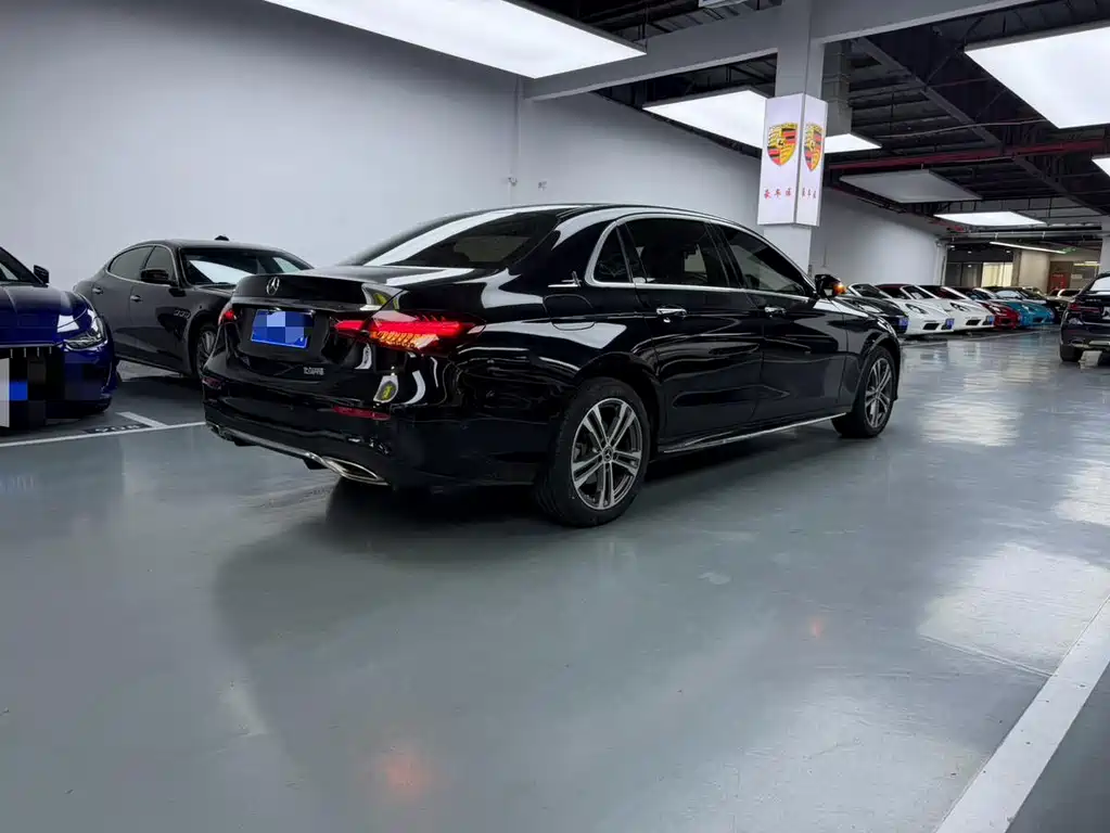 Mercedes-Benz E-Class 2022 — фото 15
