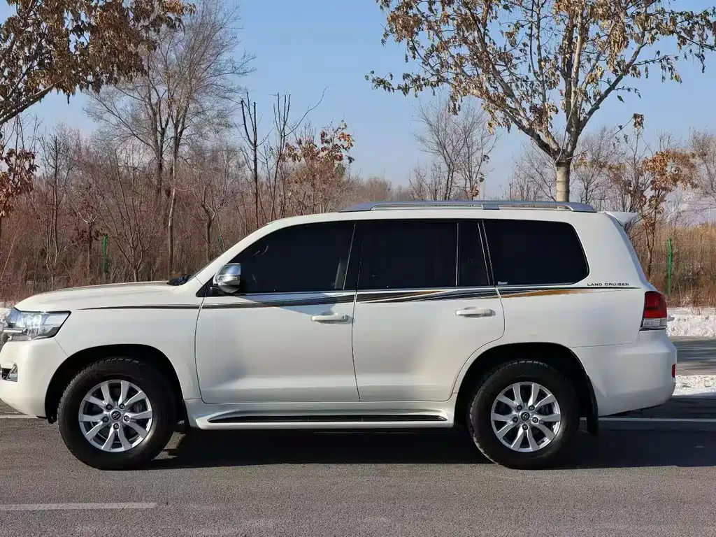 Toyota Land Cruiser 2020 — фото 2
