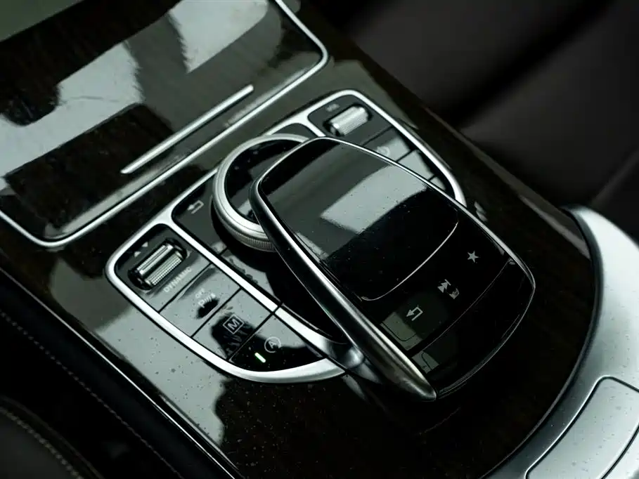 Mercedes-Benz GLC 2018 — фото 28