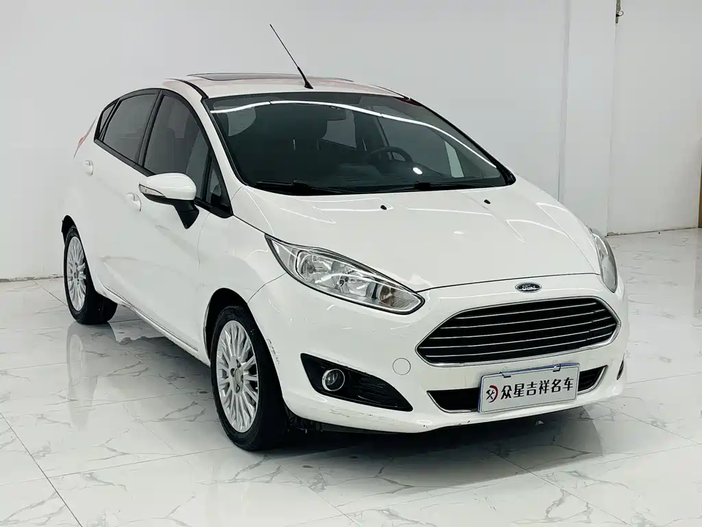 Ford Fiesta 2014 — фото 1