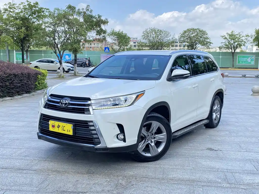 Toyota Highlander 2018 — фото 1