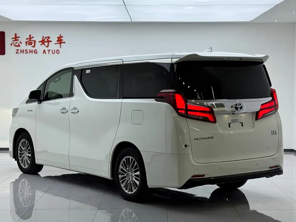 Toyota Alphard 2022 — фото 11