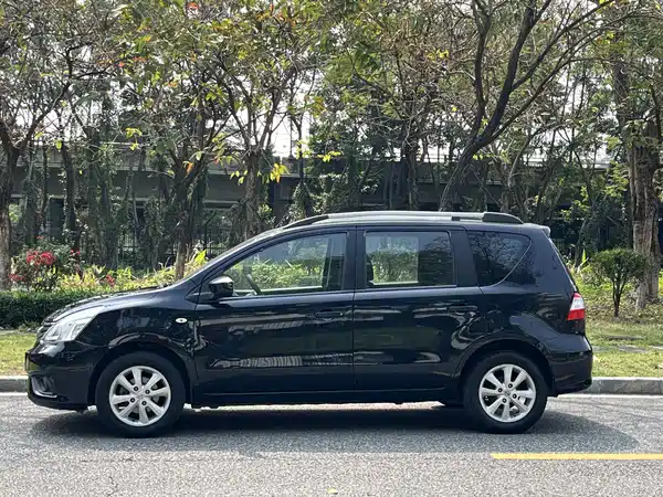 Nissan Livina 2013