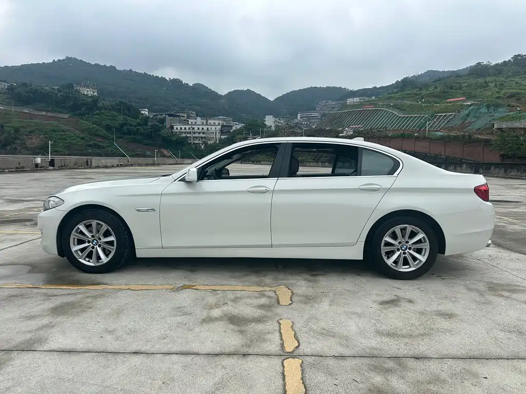 BMW 5 Series 2011