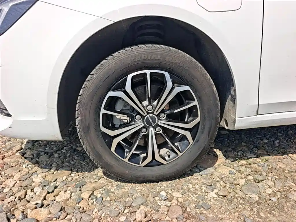 Roewe i6 MAX New Energy 2024 — фото 23