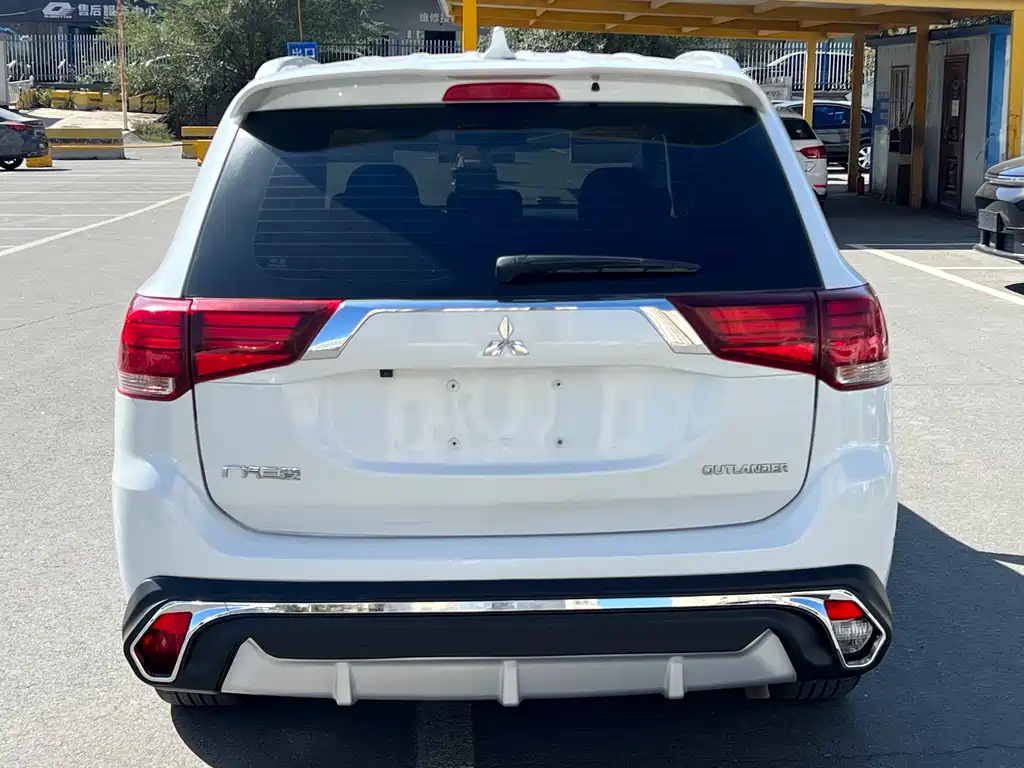 Mitsubishi Outlander 2019 — фото 8
