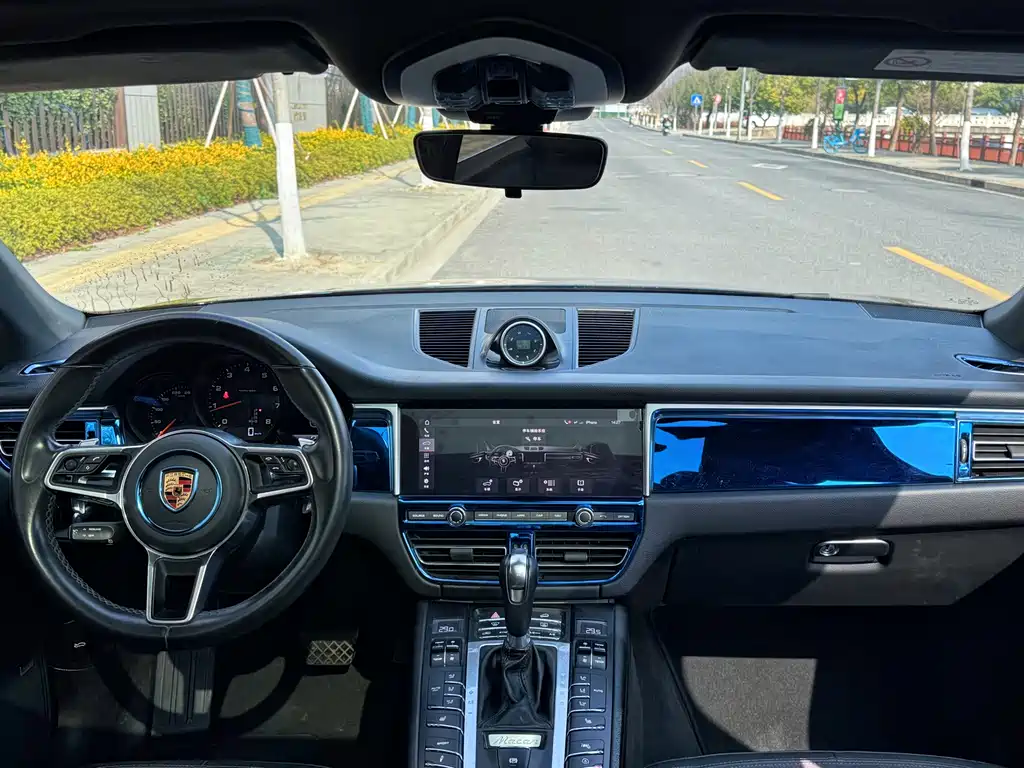 Porsche Macan 2019 — фото 11