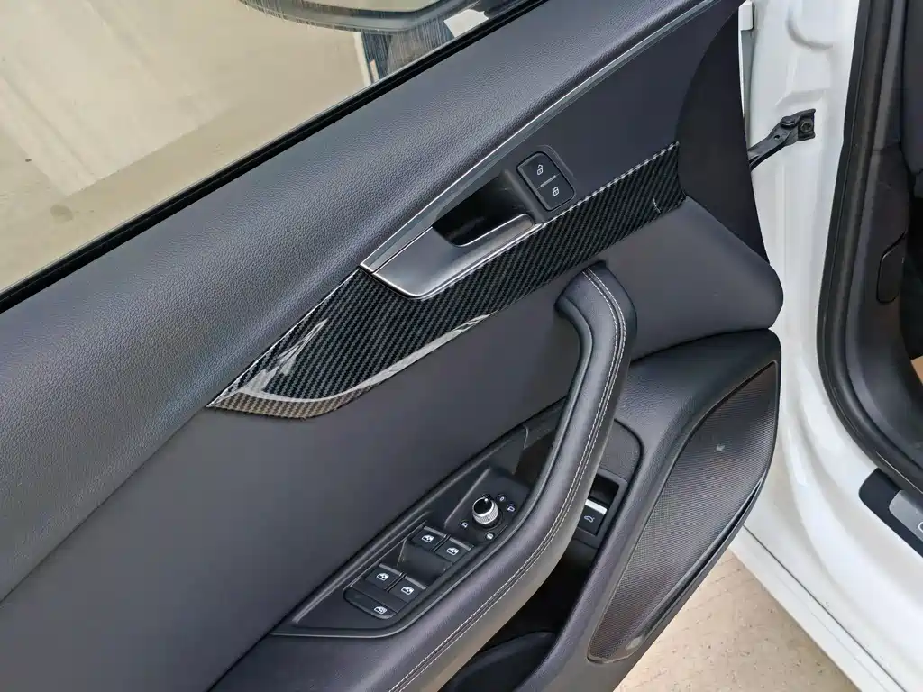 Audi A4L 2022 — фото 10