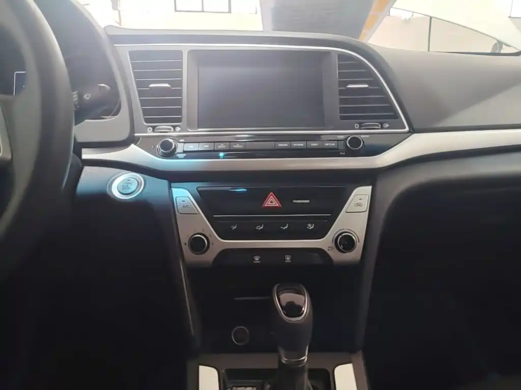 Hyundai Elantra 2019 — фото 13