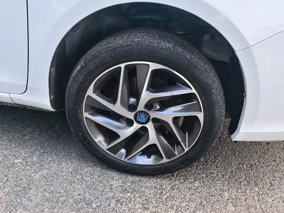 BYD Qin NEV 2018 — фото 6
