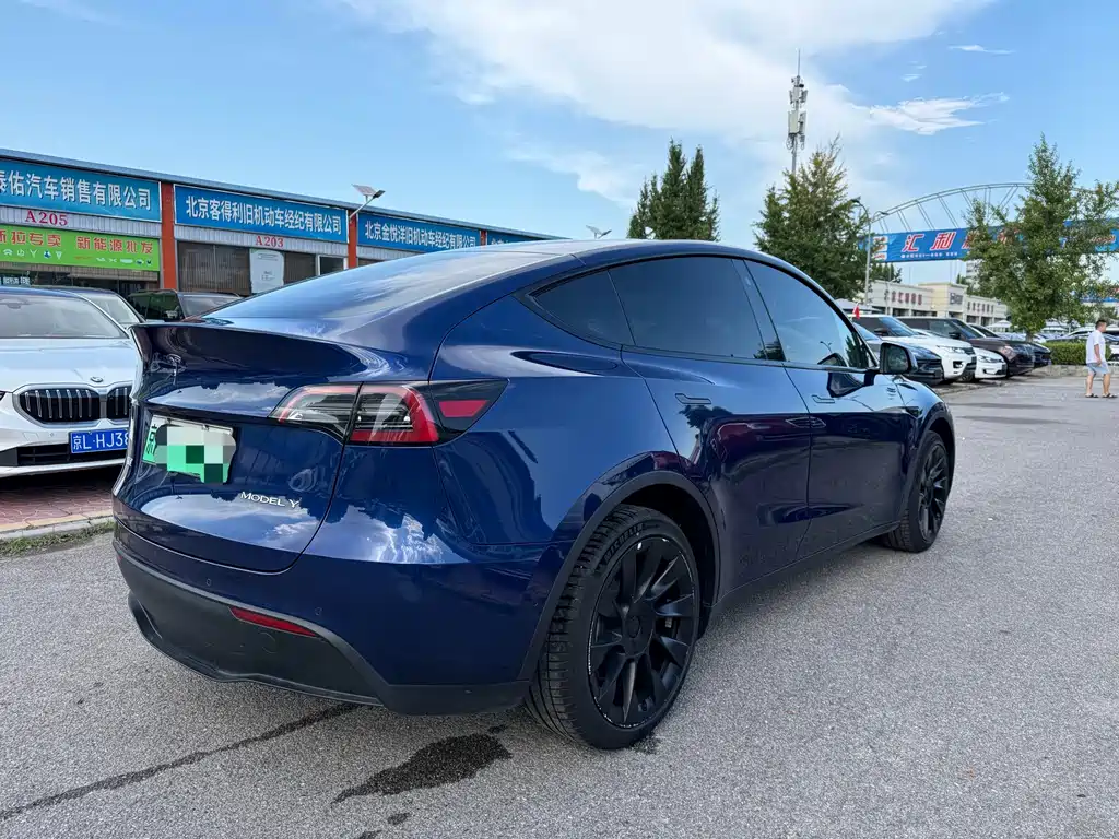 Tesla Model Y 2022 — фото 15
