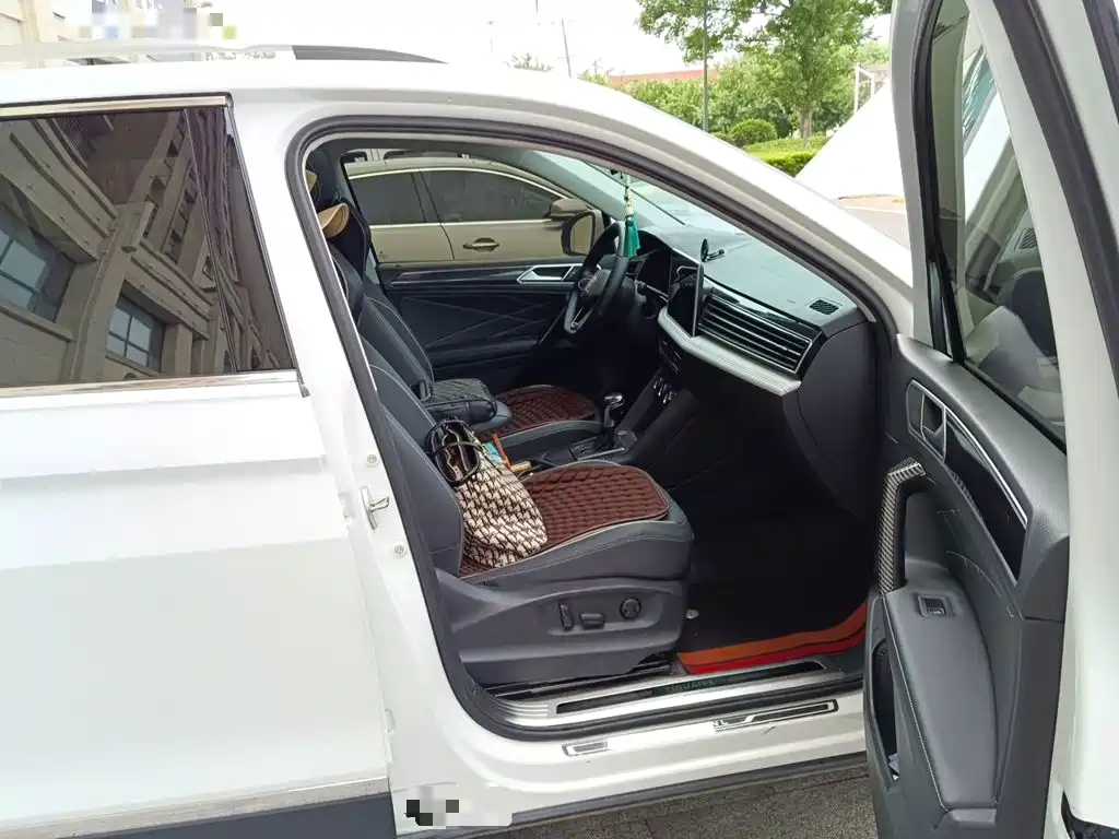 Volkswagen Tiguan L 2023 — фото 22