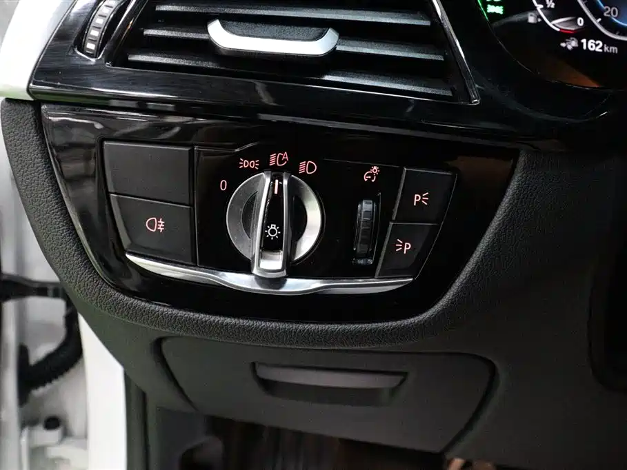 BMW 5 Series New Energy 2023 — фото 20