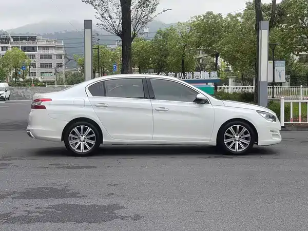 Peugeot 408 2015