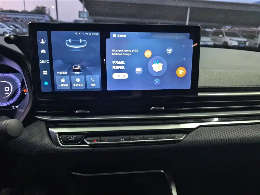 Geely Emgrand 2023