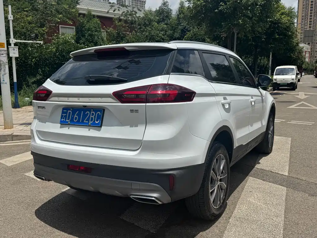 Geely Boyue 2022 — фото 8