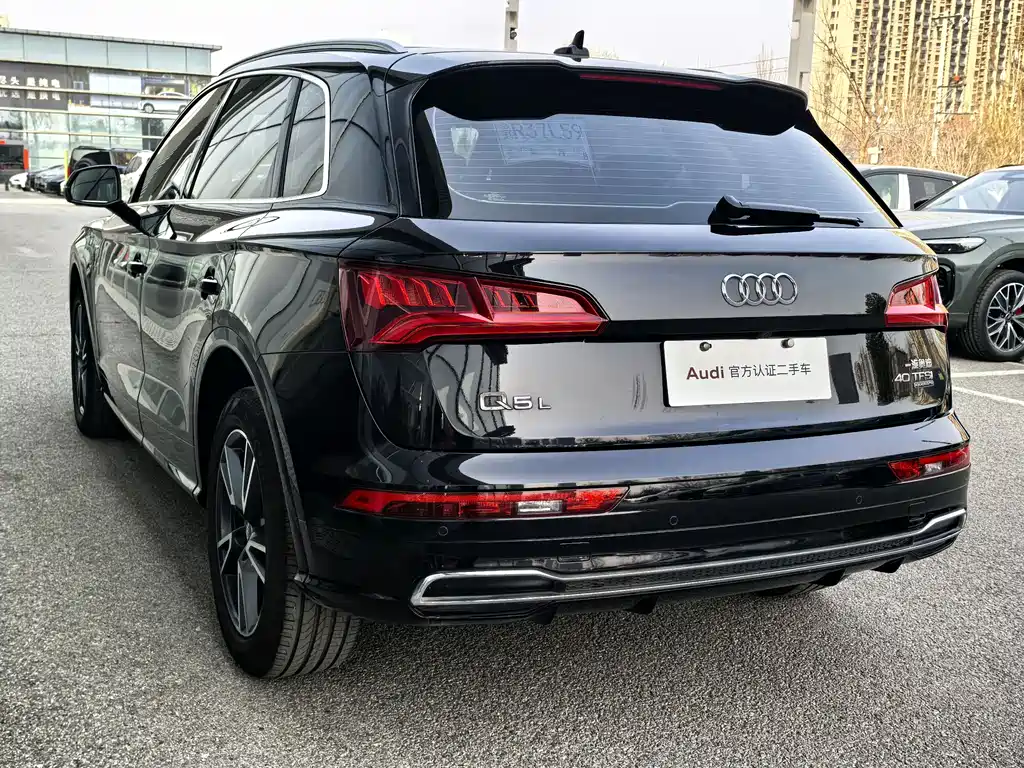 Audi Q5L 2020 — фото 16