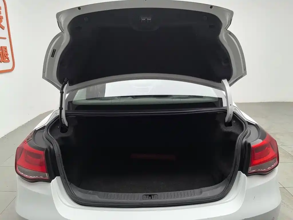 Chevrolet Malibu 2019 — фото 16