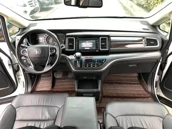 Honda Elysion 2016