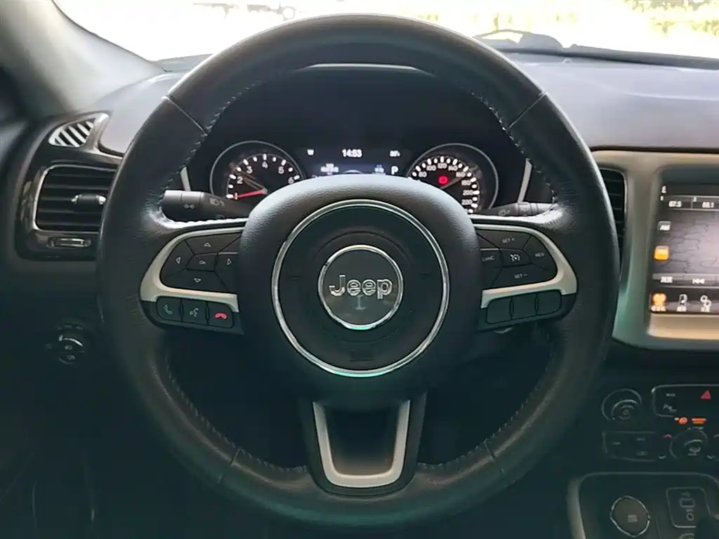 Jeep Compass 2018 — фото 11