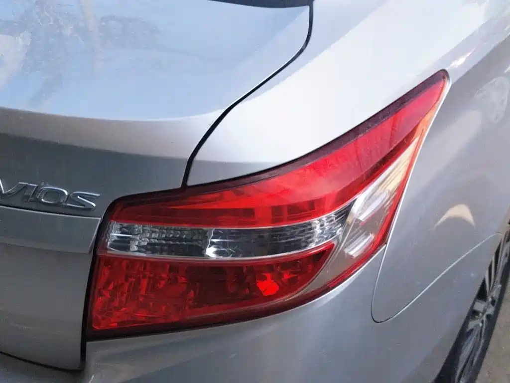 Toyota Vios 2015 — фото 6
