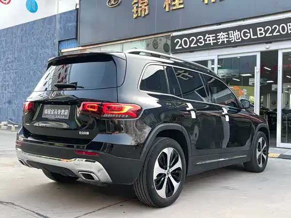 Mercedes-Benz GLB 2023