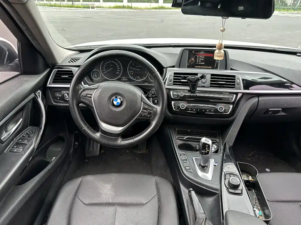 BMW 3 Series 2017 — фото 14