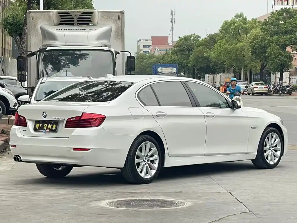 BMW 5 Series 2014 — фото 9