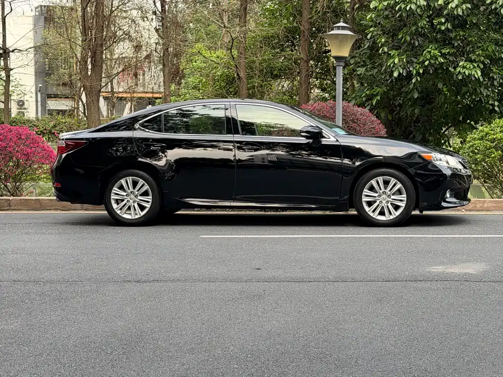 Lexus ES 2014 — фото 6