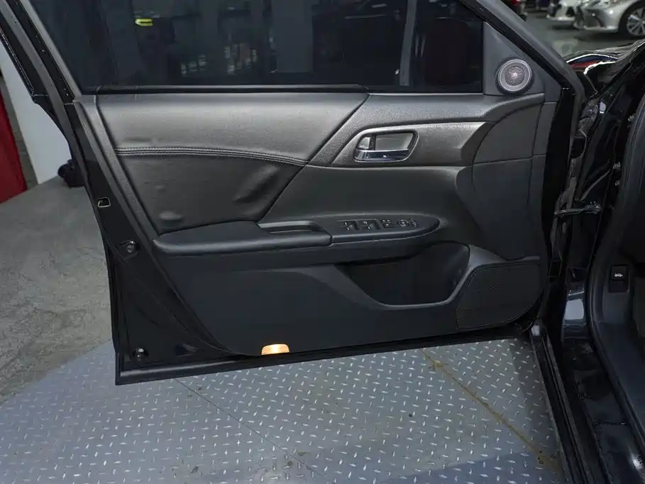 Honda Accord 2016 — фото 21