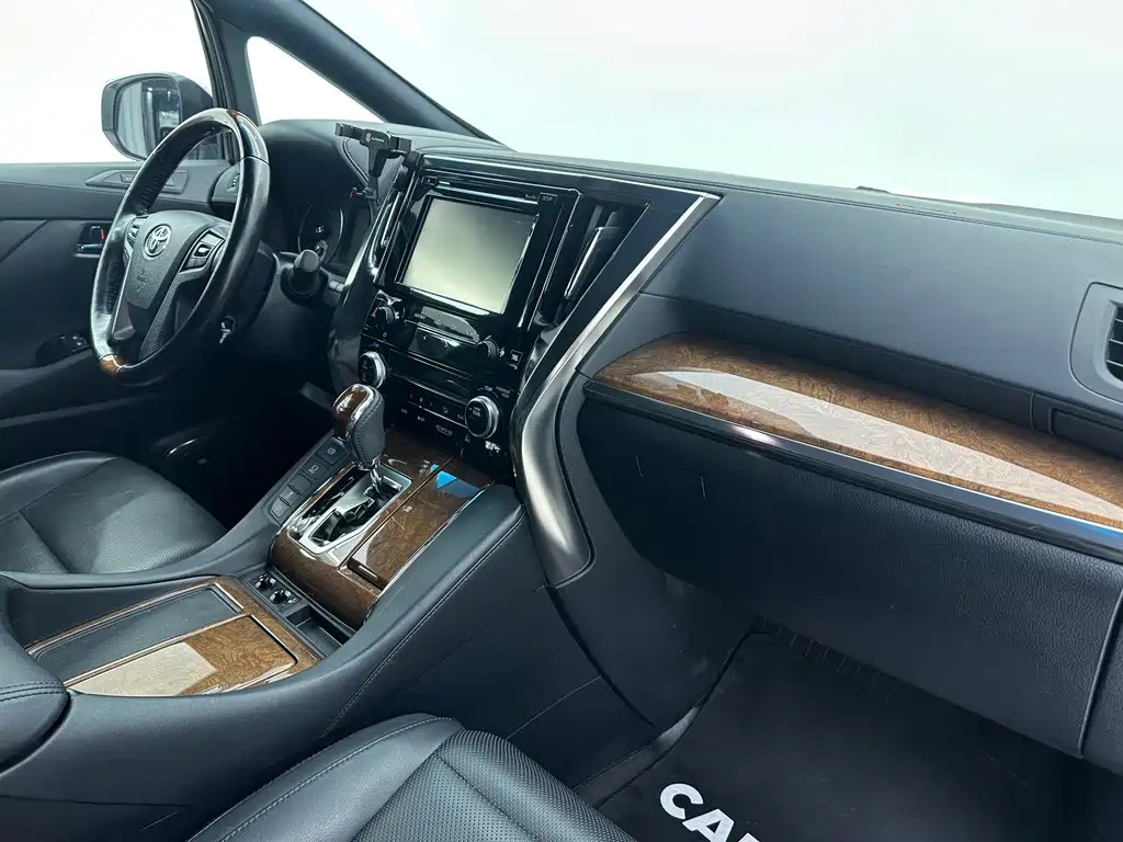 Toyota Alphard 2017 — фото 10
