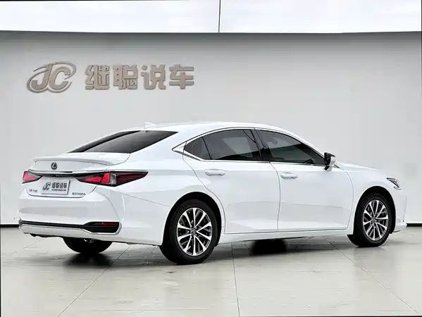 Lexus ES 2022