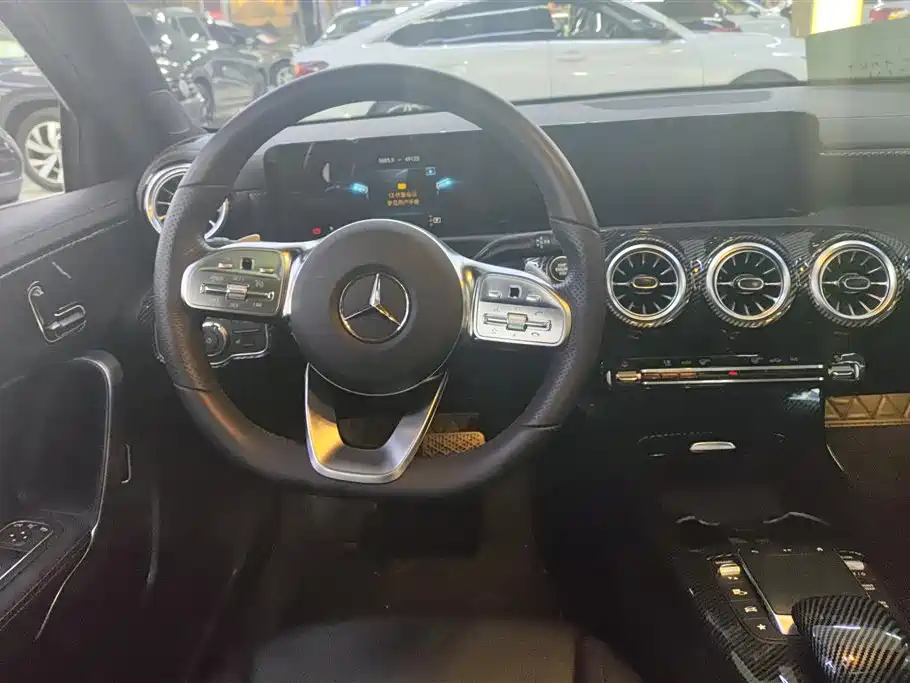 Mercedes-Benz A-Class 2022 — фото 15