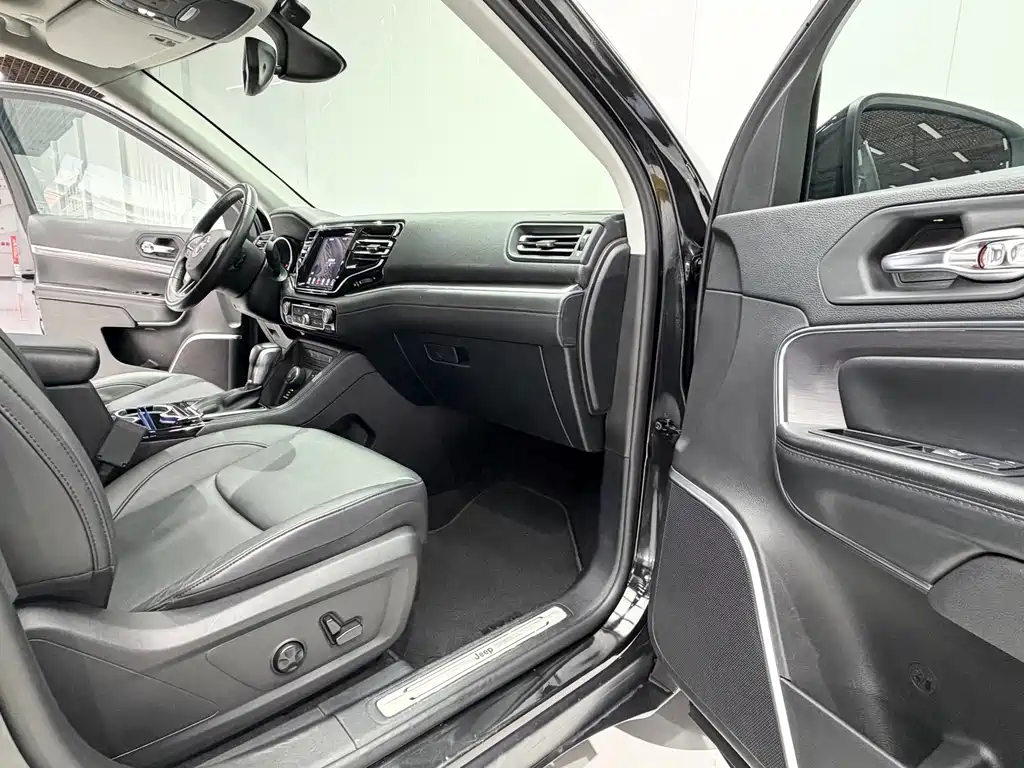 Jeep Grand Commander 2020 — фото 16