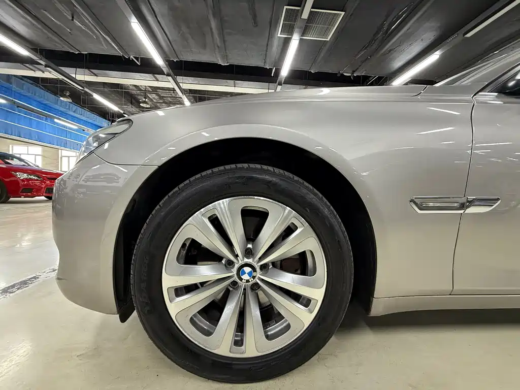 BMW 7 Series 2010 — фото 10