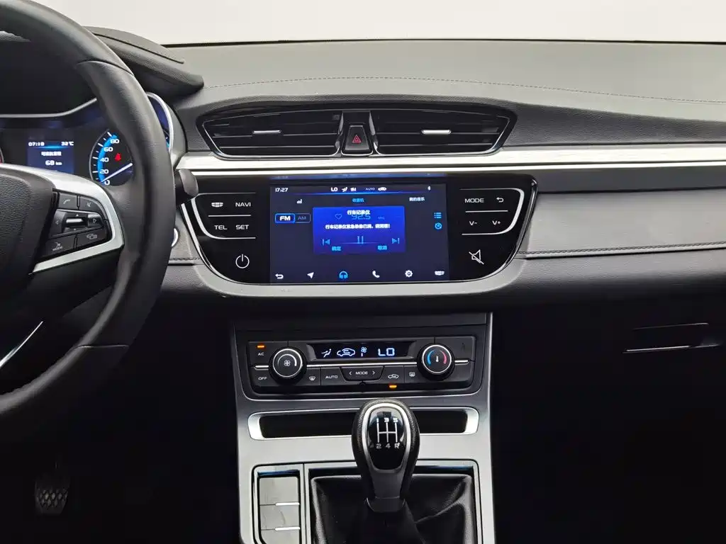Geely Emgrand 2019 — фото 12