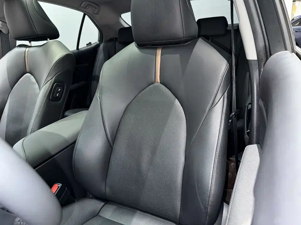 Toyota Camry 2020 — фото 19