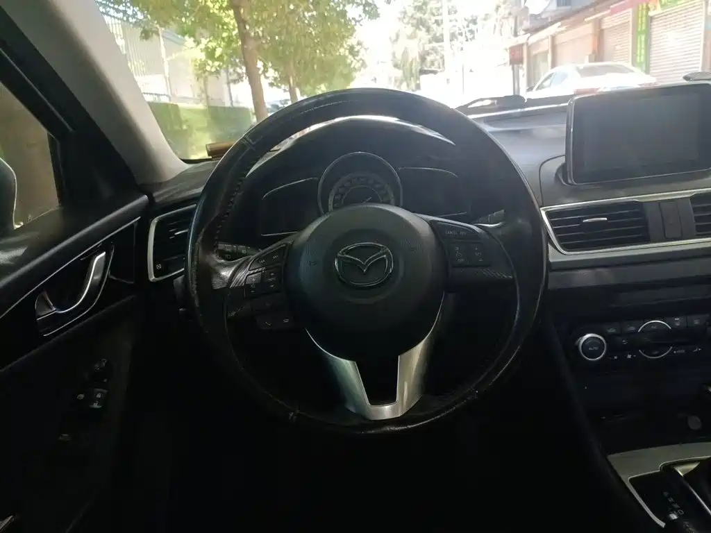 Mazda 3 Angkesela 2015