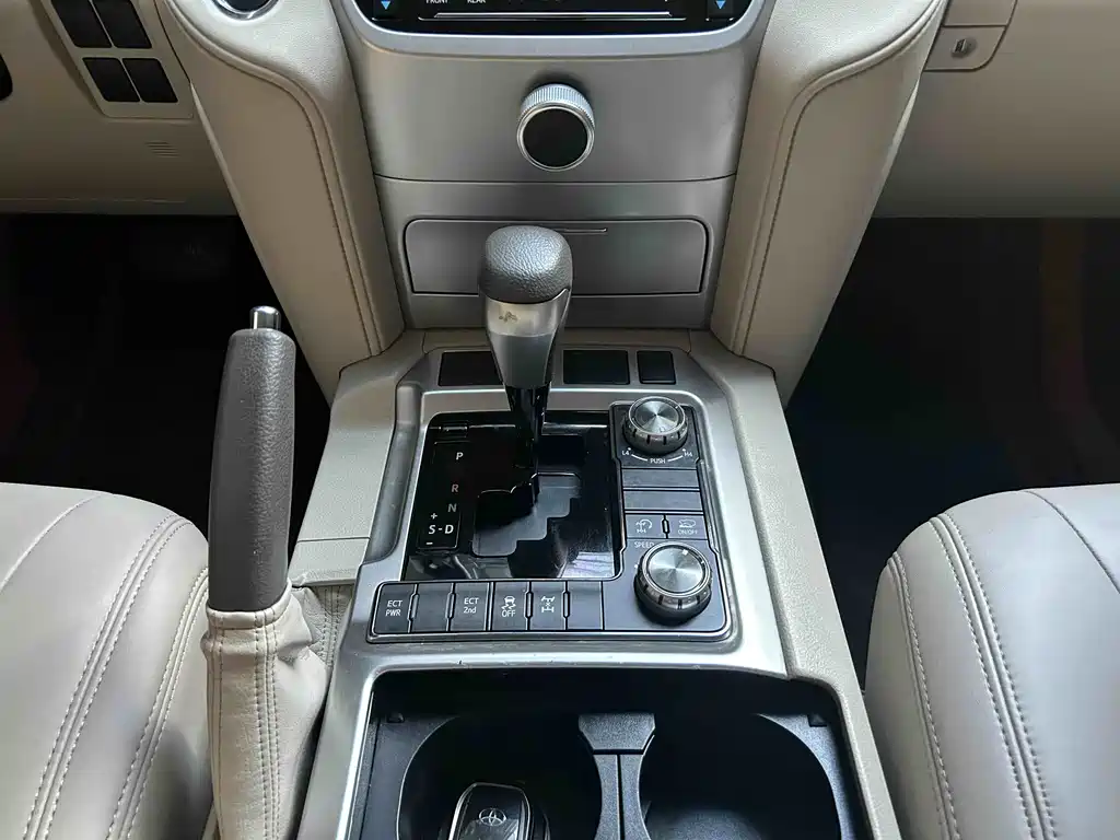 Toyota Land Cruiser 2020 — фото 15