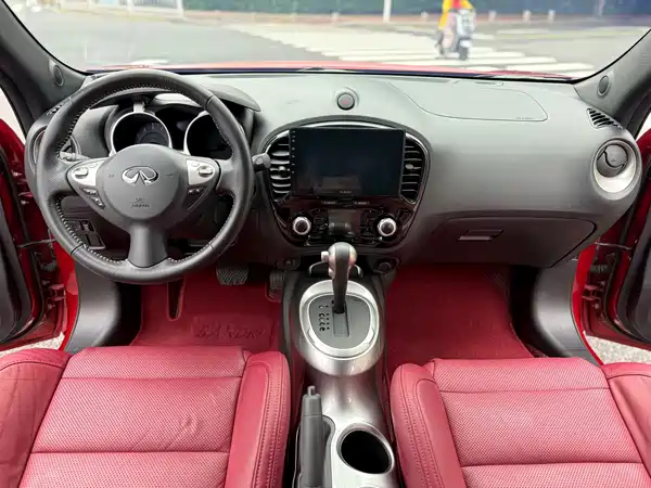 Infiniti ESQ 2014