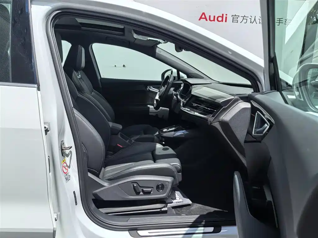 Audi Q4 e-tron 2025 — фото 10