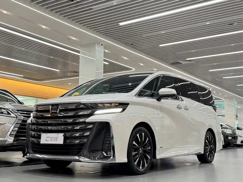 Toyota Vellfire 2023 — фото 1