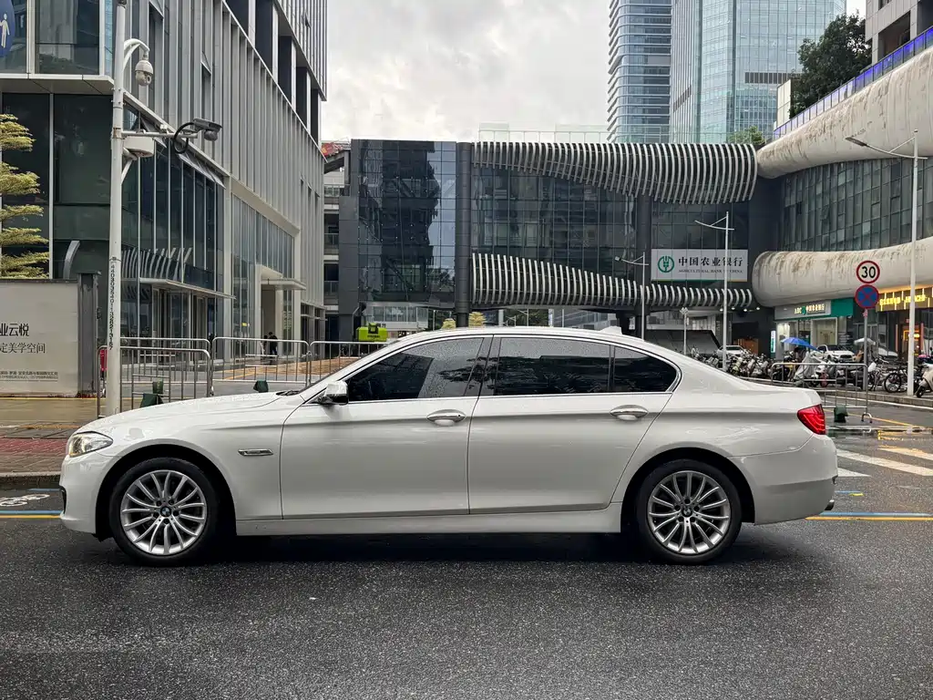 BMW 5 Series 2014 — фото 18