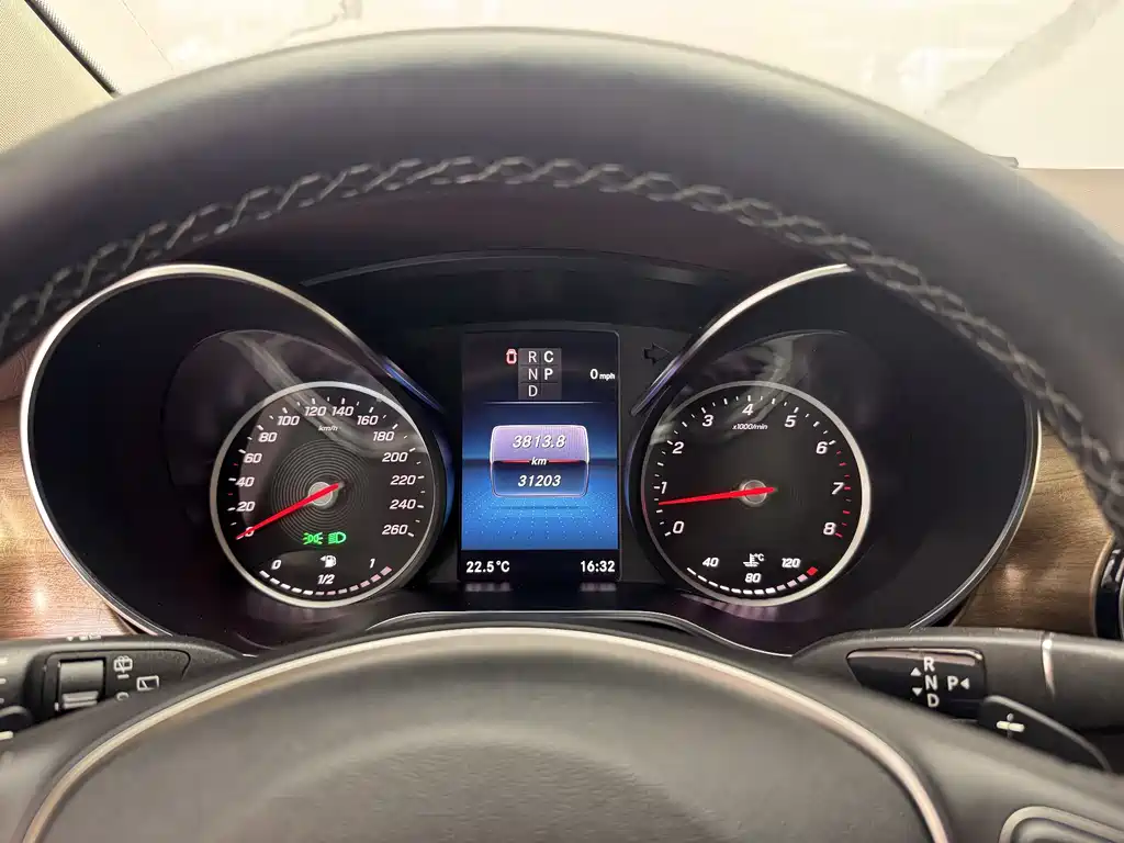 Mercedes-Benz V-Class 2023 — фото 13