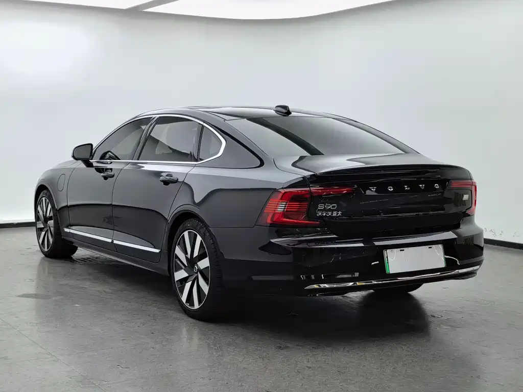Volvo S90 PHEV 2024