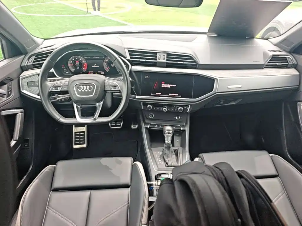 Audi Q3 2023 — фото 16