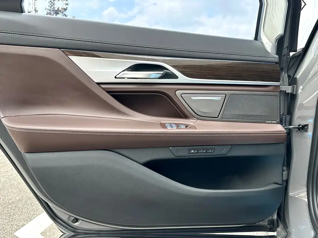BMW 7 Series 2020 — фото 9