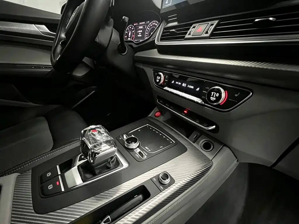 Audi Q5L 2019 — фото 17
